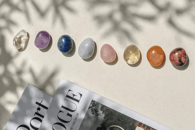 Камни и чакры: как подобрать браслет для гармонизации энергии